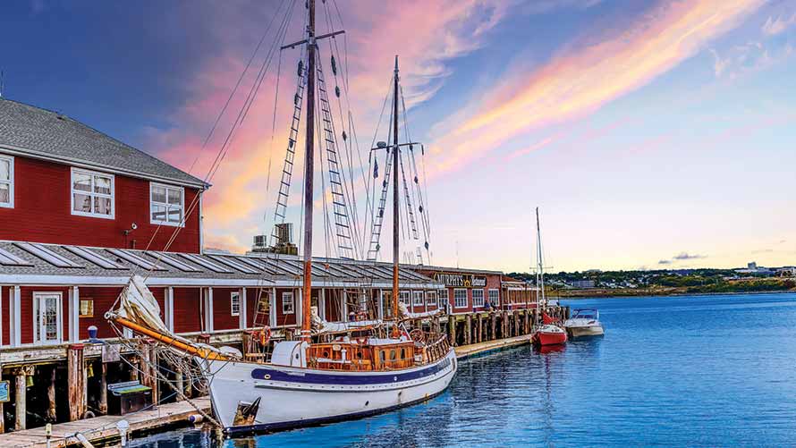 HALIFAX HARBOUR • SHUTTERSTOCK/DARRYL BROOKS